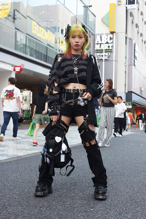Straps, Harnesses, and All Black: Reading Harajuku's Hardcore Dark Style